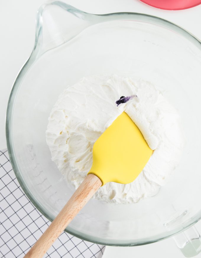 How To Make Buttercream Frosting - American Buttercream 101